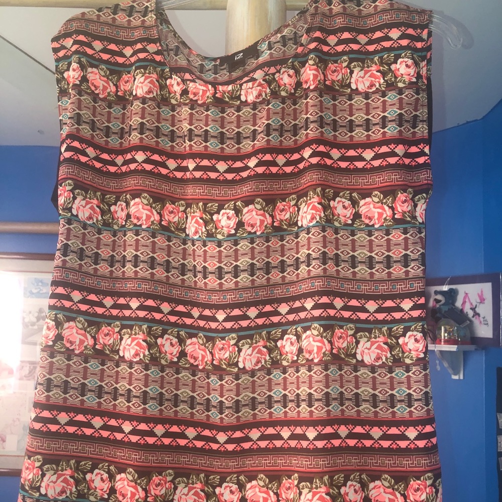 Boho-style shirt with black back